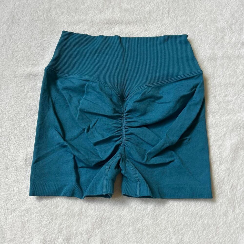 Vertvie teal blue butt scrunch shorts women’s small like new nwot